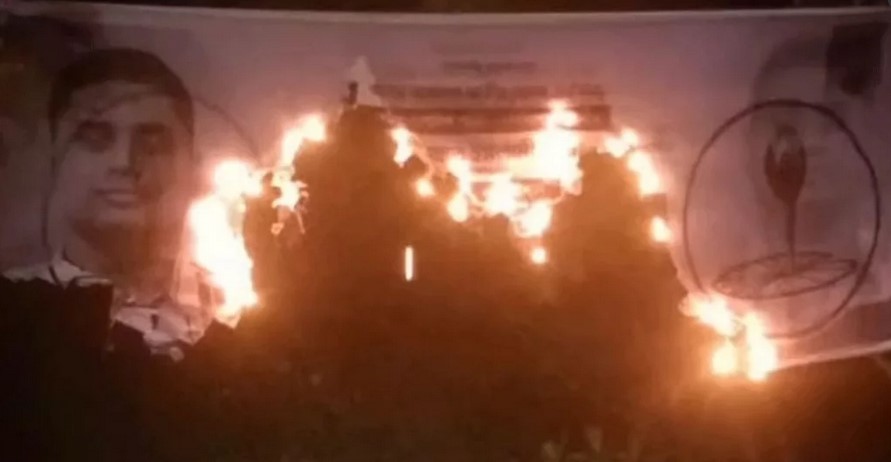 হাসনাতের ব্যানারে দুর্বৃত্তদের আগুন, নির্বাচনী এলাকায় উত্তেজনা