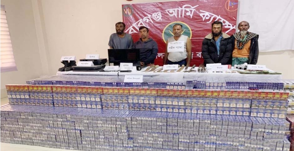 বরিশালে সেনাবাহিনীর অভিযানে আট সহযোগিসহ শীর্ষ সন্ত্রাসী শহীদ প্যাদা আটক