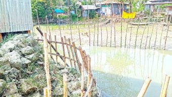 বরিশালে নদী দখল করে দোকান, নৌযান চলাচল ব্যহত
