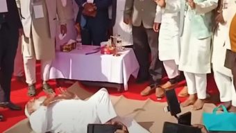 মঞ্চেই শুয়ে পড়লেন জামায়াতের আমির