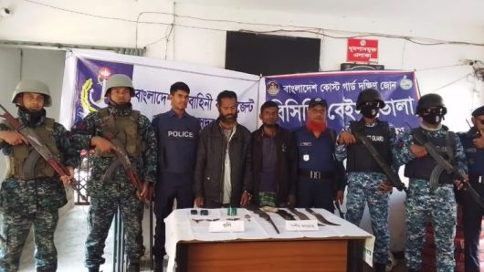 ভোলায় যৌথ অভিযানে অস্ত্র ও গুলিসহ আটক ২
