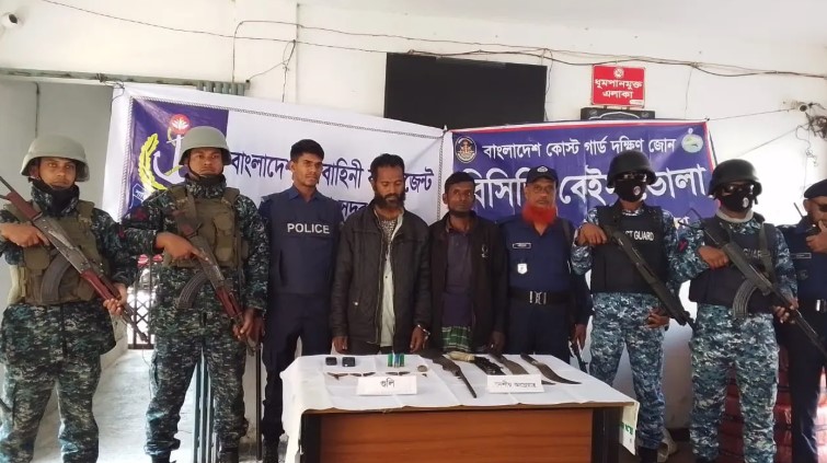 ভোলায় যৌথ অভিযানে অস্ত্র ও গুলিসহ আটক ২