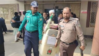 বরিশালে নির্বাচনের সরঞ্জাম বিতরণ