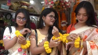 বরিশালে ভালোবাসা দিবসে ফুলের রমরমা ব্যবসা