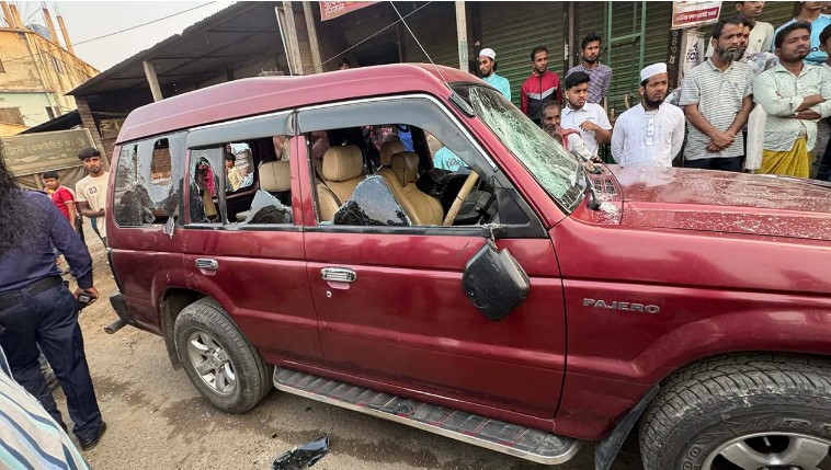 ধানের শীষের বিপক্ষে কাজ করার অভিযোগে সাবেক এমপির গাড়ি ভাঙচুর