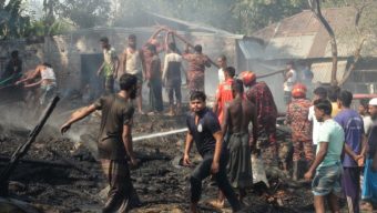 বাকেরগঞ্জে ভয়াবহ আগুনে ৩ বসতঘর পুড়ে ছাই