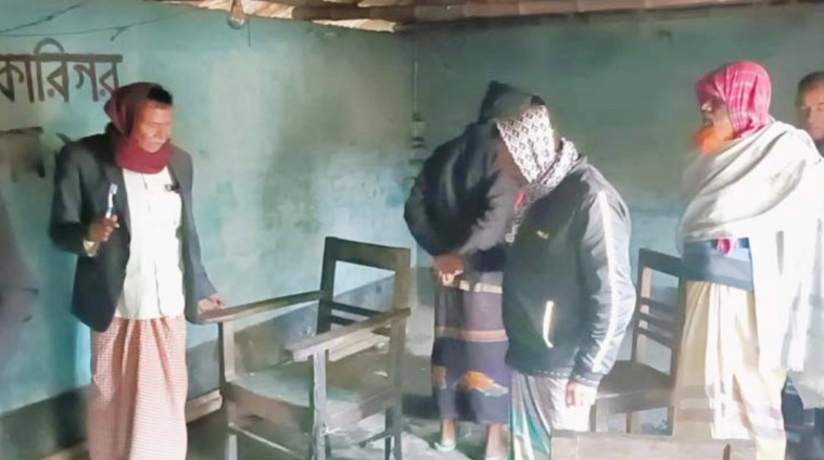 রাতের আঁধারে আওয়ামী লীগ অফিসে ভাঙচুর-অগ্নিসংযোগ