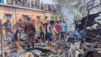 পটুয়াখালীতে আগুন লেগে পুড়ল পরিবহন ব্যবসায়ীর বসতঘর