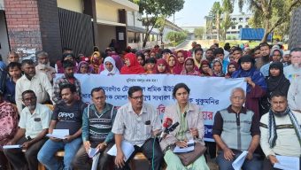 বরিশালে টেক্সটাইল মিল শ্রমিকদের কর্মবিরতি