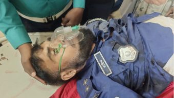 ট্রেনে কাটা পড়ে পুলিশ কর্মকর্তা গুরুতর আহত