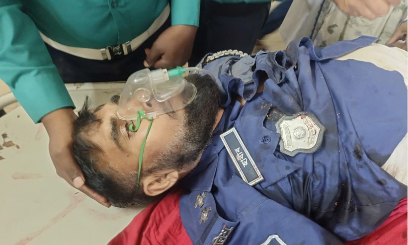 ট্রেনে কাটা পড়ে পুলিশ কর্মকর্তা গুরুতর আহত