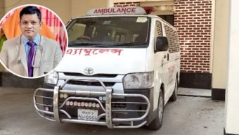 অ্যাম্বুলেন্স থেকে শিশু রোগী নামিয়ে দিলেন স্বাস্থ্য কর্মকর্তা