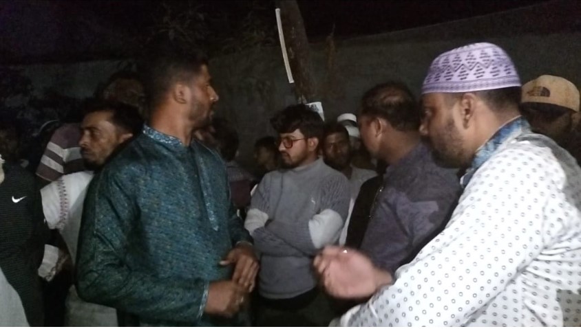 পটুয়াখালীতে ওয়ারেন্টভুক্ত আসামি গ্রেপ্তার ঘিরে উত্তেজনা, এসআইকে ঘিরে রাখে ছাত্রদল