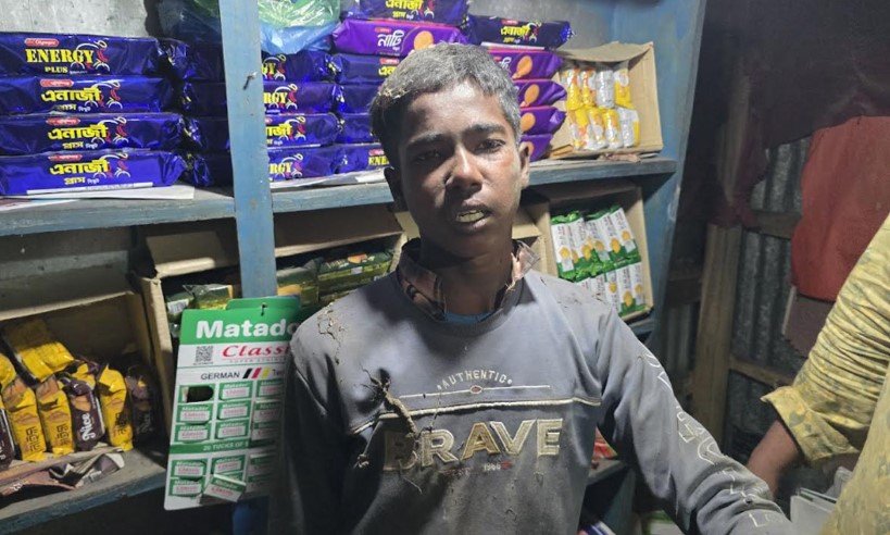 পটুয়াখালীতে চুরির চেষ্টাকালে কিশোর আটক
