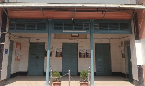 বরিশালে আইনজীবীদের আদালত বর্জন, ভবন তালাবদ্ধ