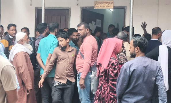 বরিশালে ১২ আইনজীবীর সনদ বাতিলের আবেদন