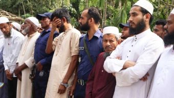 পিরোজপুরে হাতকড়া পরে বাবার জানাজায় ছেলে