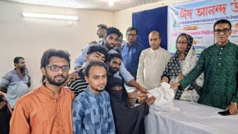 চেতনায় তারুণ্যের বাংলাদেশের উদ্যোগে বরিশালে ঈদ উপহার সামগ্রী বিতরণ