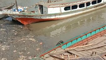 চরমোনাই-মেহেন্দিগঞ্জ যাতায়াতে চরম দুর্ভোগ: শাখা নদী খননের দাবিতে এলাকাবাসী
