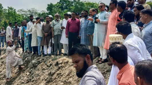 স্বনির্ভর খাল কার্যক্রম পরিদর্শনে ড. জিয়া হায়দার