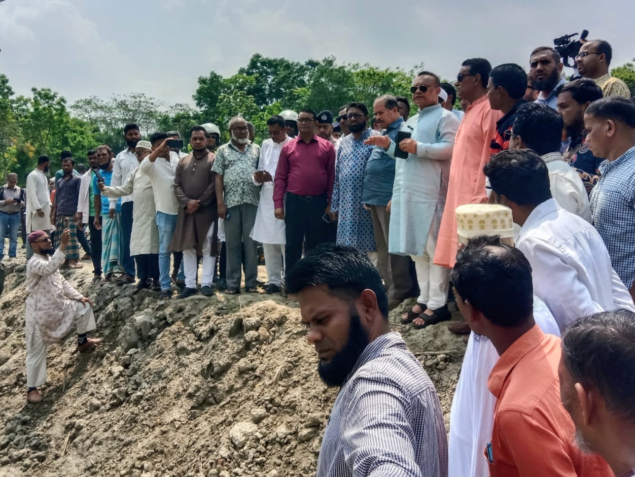 স্বনির্ভর খাল কার্যক্রম পরিদর্শনে ড. জিয়া হায়দার
