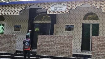আজান দিলেই মসজিদে আসে সাপ!