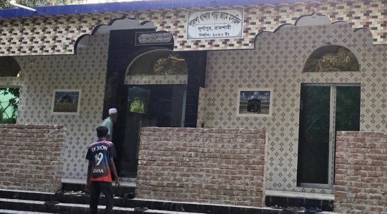 আজান দিলেই মসজিদে আসে সাপ!