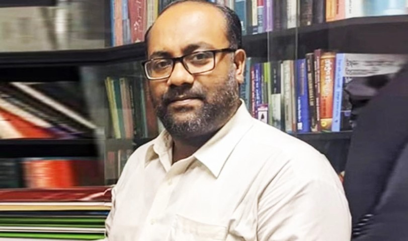 উল্টোপথে আসা ট্রাকের ধাক্কায় আইনজীবীর মৃত্যু