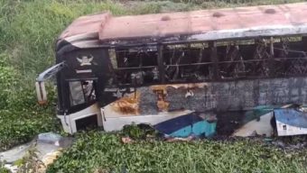 সড়ক থেকে ছিটকে আগুন লেগে গেল ঢাকাগামী বাসে