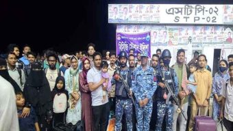ঝড়ের কবলে আটকা লঞ্চ, শতাধিক যাত্রী উদ্ধার