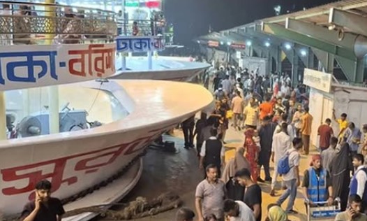 সদরঘাটে ট্রলার থেকে লঞ্চে ওঠার সময় ডুবে নিহত ২