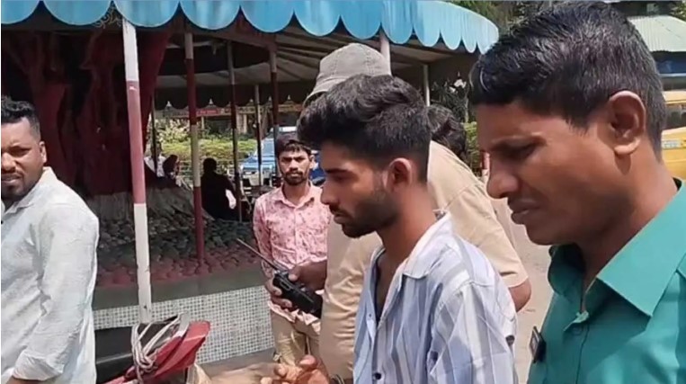 বরিশালে ব্যবসায়ীকে খেলনা পিস্তলের ছবি পাঠিয়ে চাঁদা দাবি, যুবক গ্রেপ্তার