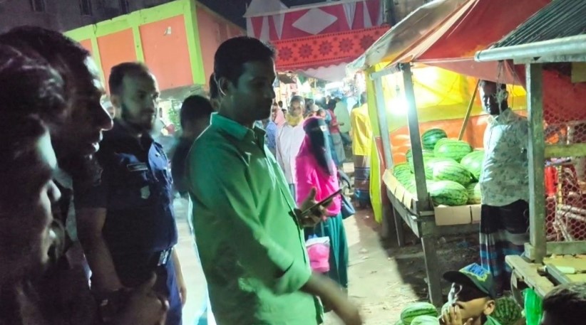 পিরোজপুরে বাস কাউন্টার-তরমুজের দোকানে ইউএনওর অভিযান