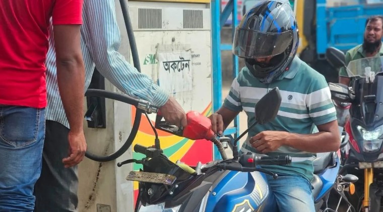 পাম্প থেকে তেল নিতে লাগবে হেলমেট-ড্রাইভিং লাইসেন্স