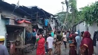 বরিশালে ভাটার খাল বস্তিতে আগুন, নিয়ন্ত্রণে ৪ ইউনিট