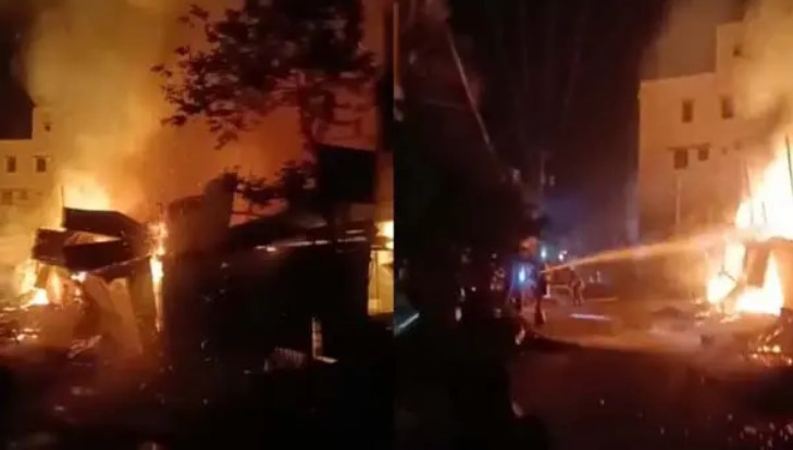 উজিরপুরে অগ্নিকাণ্ডে পুড়ে ছাই আট ব্যবসা প্রতিষ্ঠান