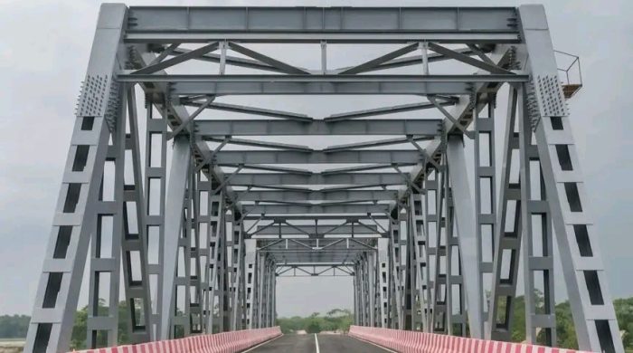 বাকেরগঞ্জে ৯২ কোটি টাকা ব্যয় নবনির্মিত গোমা সেতুতে রাত হলে নেমে আসে অন্ধকার!