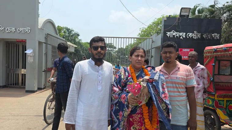সন্তানসহ মুক্তি পেলেন সেই যুব মহিলা লীগ নেত্রী