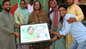 অ্যাডভোকেট শিরীনকে “মাটির জননী” খেতাব দিলো বরিশাল হলিডে স্কুল