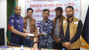 পিরোজপুরে ২০ মোবাইলসহ বিকাশ প্রতারণার টাকা উদ্ধার