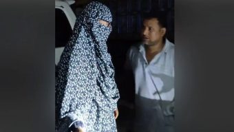 নারী সেজে তেল নিতে গিয়ে ধরা পড়লেন যুবক