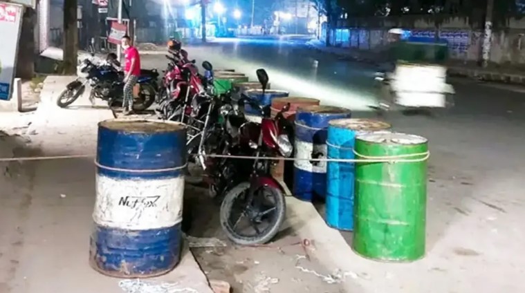 পাম্পের লাইনে মোটরসাইকেল রেখে গেস্ট হাউজে রাত কাটালেন চালকরা