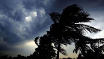 সন্ধ্যার মধ্যেই ১২ জেলায় ধেয়ে আসছে ৬০ কি.মি বেগে ঝড়