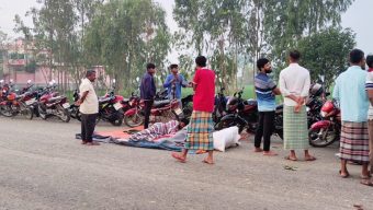 তেলের আশায় পাম্পেই রাত কাটাচ্ছেন বাইকাররা