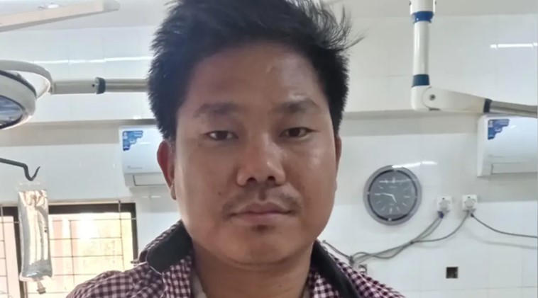 অকটেন না পেয়ে ট্যাগ অফিসারকে পিটিয়ে হাত ভাঙলেন যুবকরা