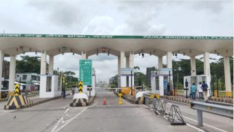 পায়রা সেতুতে ঘুষ নিয়ে অতিরিক্ত ওজনের ট্রাক ছাড়ায় চাকরি গেল টোল কালেক্টরের