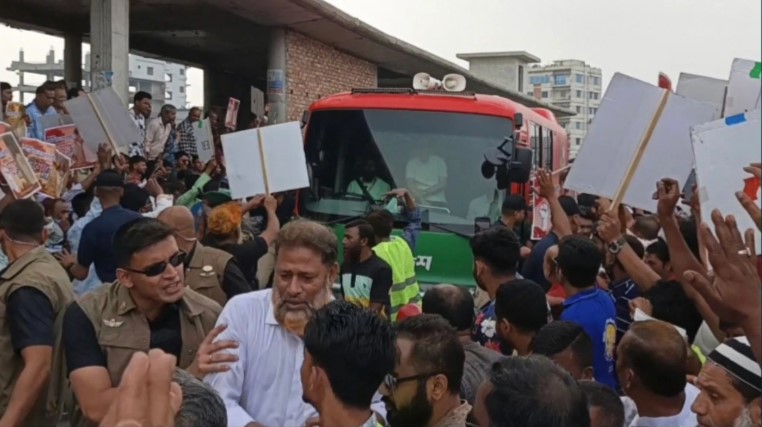 প্রধানমন্ত্রীর গাড়িবহর থামিয়ে বিএনপি নেতার মুক্তি দাবি