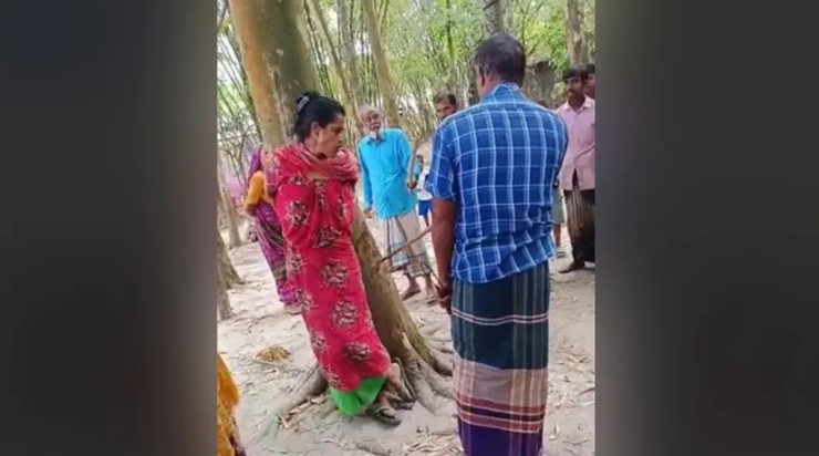 চুরির অভিযোগে স্ত্রীকে গাছে বেঁধে পেটালেন স্বামী