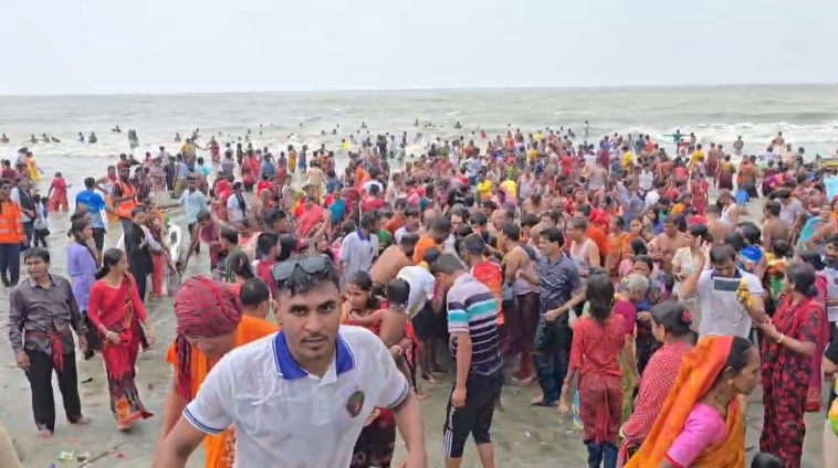 কুয়াকাটায় অক্ষয় তৃতীয়ার পুণ্যস্নানে হাজারো ভক্তের সমাগম