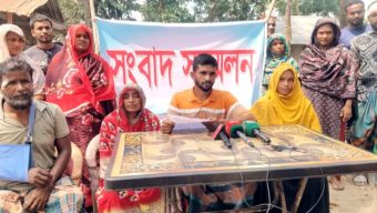 কুয়াকাটায় মদ্যপানে বাধা দেওয়ায় জেলেকে কুপিয়ে জখম